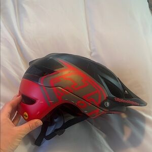 Troy Lee Designs Men’s Mountain Bike Helmet